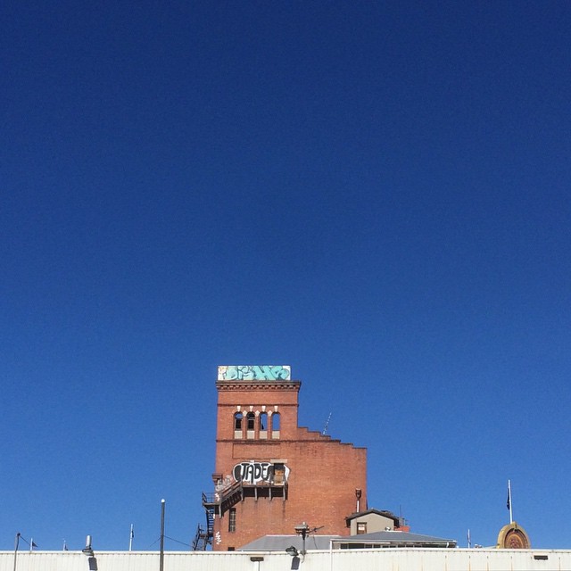 What is this structure on the rooftop? Or what was it before? #bluesky #graffiti #thevalley #365