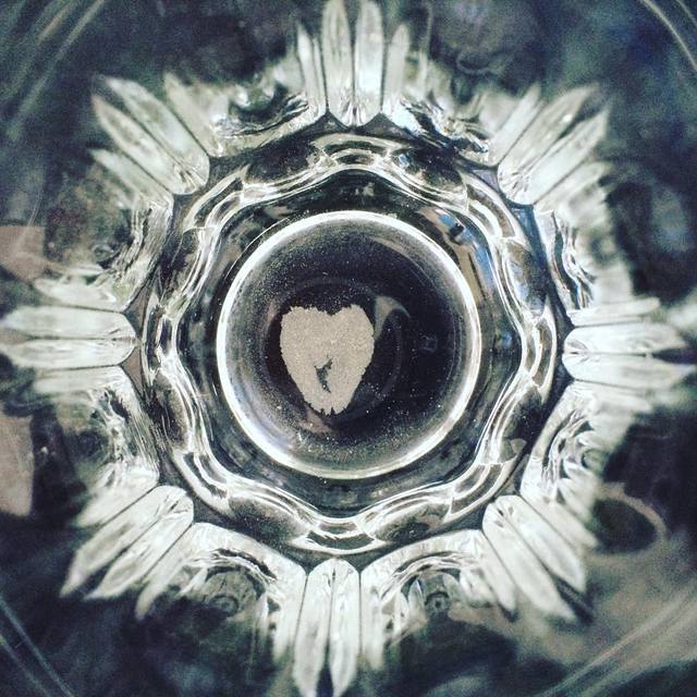 A little heart at the bottom of the glass :-)
#symmetry #glass #patterns #discovery #365