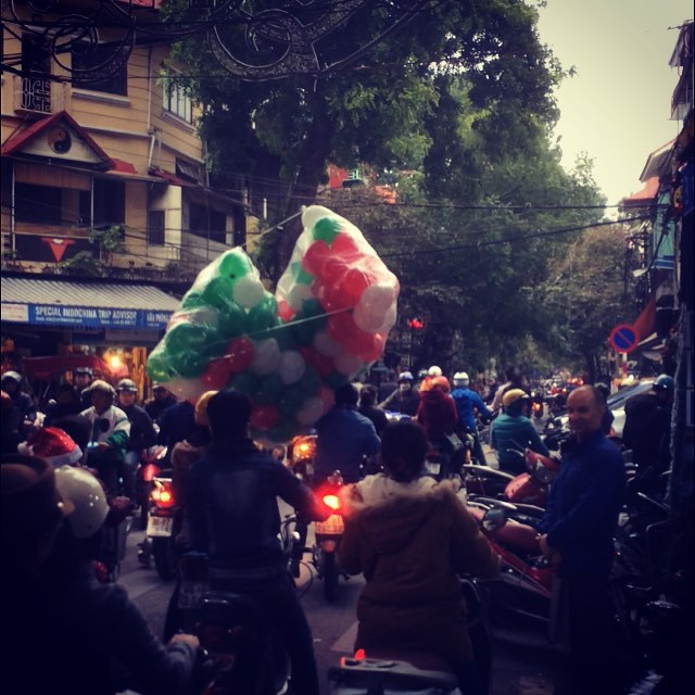 Balloons being delivered in the traffic of Hanoi's old quarter
#balloons #traffic #vietnam #365