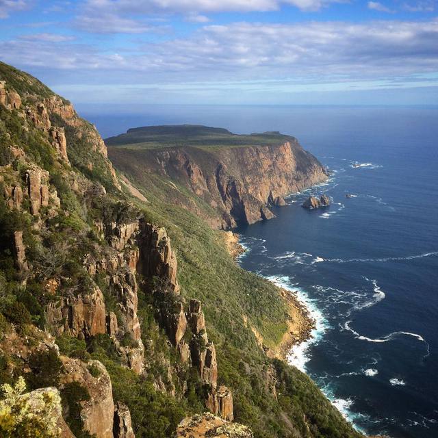 Rugged coastline 
#sea #rocks #ocean #cliff #caperaoul #tasmania #365