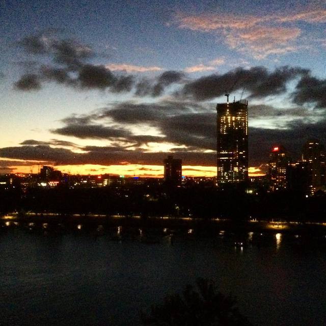 Skyline silhouette 
#silhouette #cityskyline #skyline #sunset #clouds #construction #brisbane #365