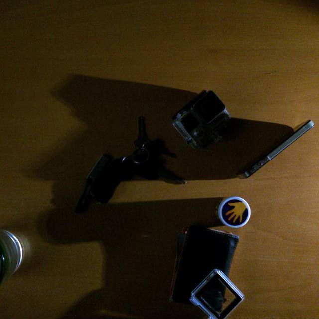 Playing with shadows
#shadows #shadowart #hiddenface #gopro #iphone #keys #wallet #handjam #365