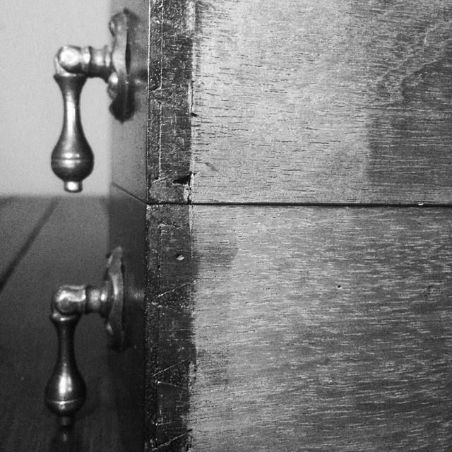 Dovetail detail
#handmade #timber #jewelry #drawers #dovetail #brass #blackandwhite #365