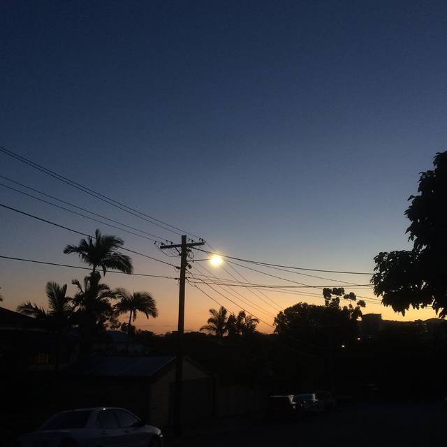 Street scene
#streetlight #powerlines #sunset #silhouette #nofilter #365